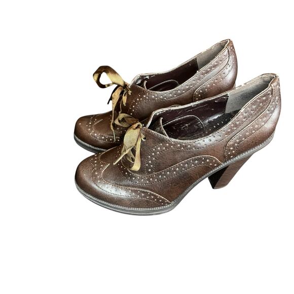 Maurice’s Brown Oxford Wingtip 4” Stacked Heel Size 7 - Picture 8 of 11